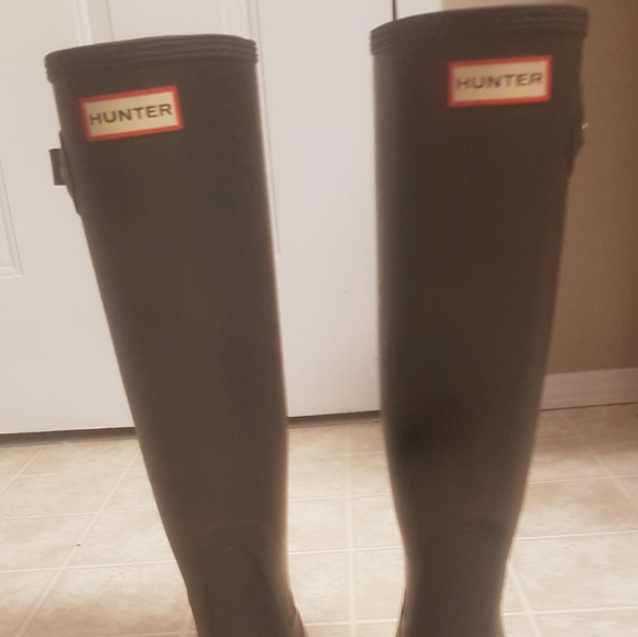 Hunter Shoes - Matte black hunter boots size 8